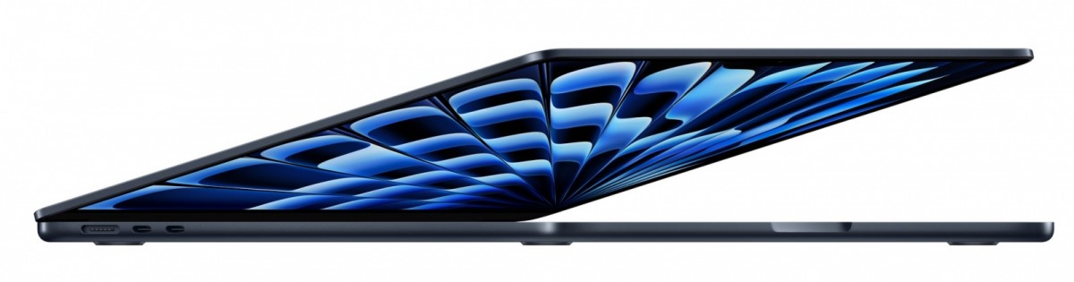 Zbliżenie na porty i klawiaturę MacBook Air M3