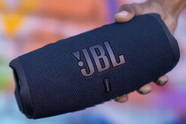JBL Charge 5 WiFi - Odporna konstrukcja